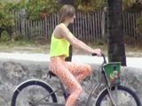 Nos ponen hasta montando en bicicleta - Actrices Porno